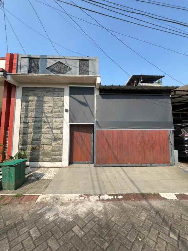 dijual rumah keluarga 2 lantai di metland cileungsi