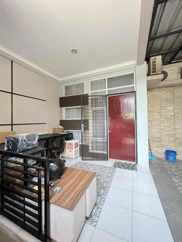 dijual rumah keluarga 2 lantai di metland cileungsi