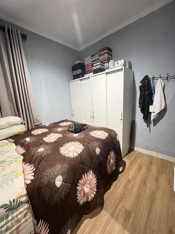 dijual rumah keluarga 2 lantai di metland cileungsi