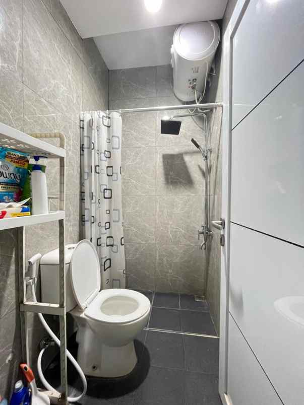 dijual rumah keluarga 2 lantai di metland cileungsi