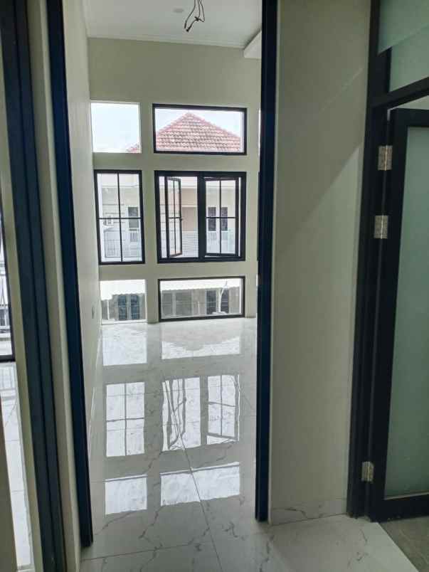 dijual rumah klampis anom surabaya timur