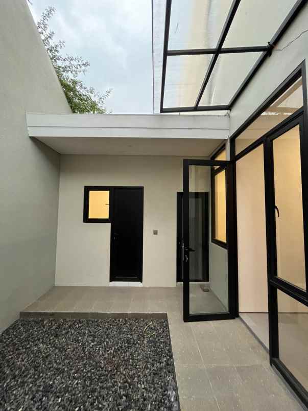 dijual rumah klampis semolo