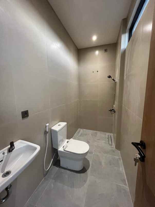 dijual rumah klampis semolo