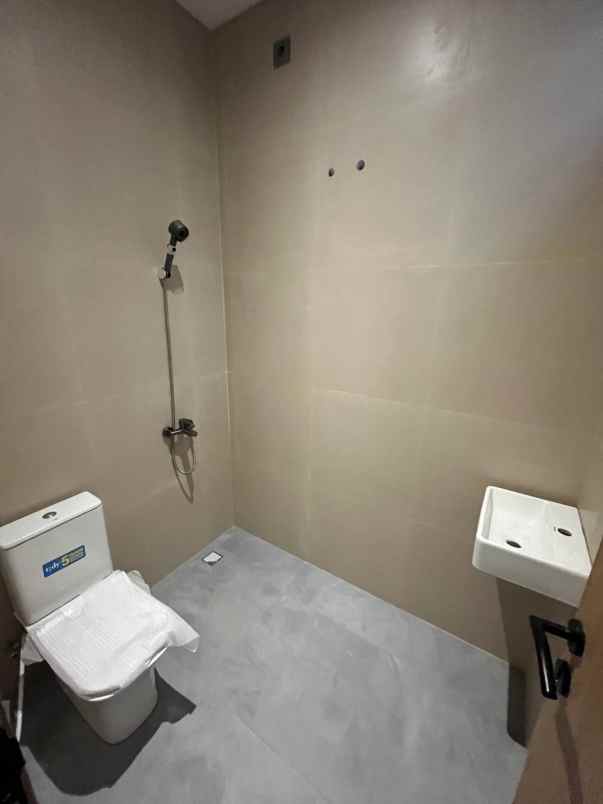 dijual rumah klampis semolo
