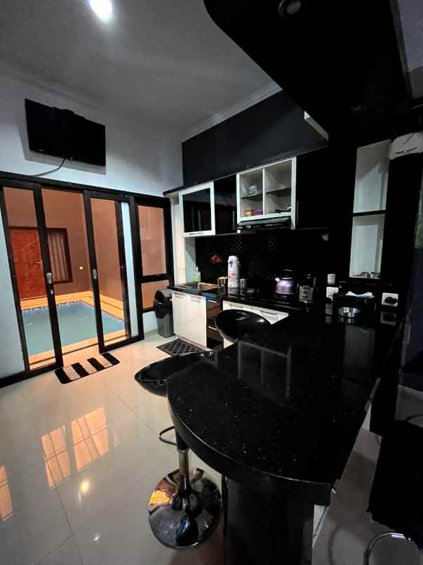 dijual rumah kolonel masturi parongpong