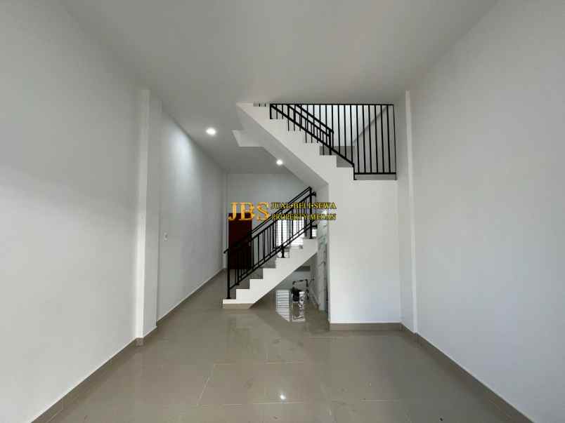 dijual rumah komplek bhayangkara