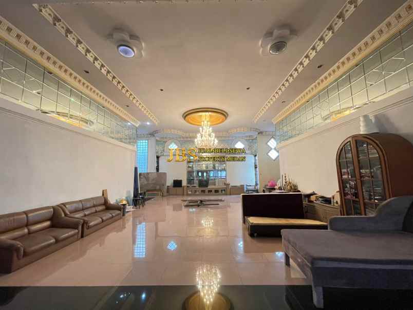 dijual rumah komplek cemara asri