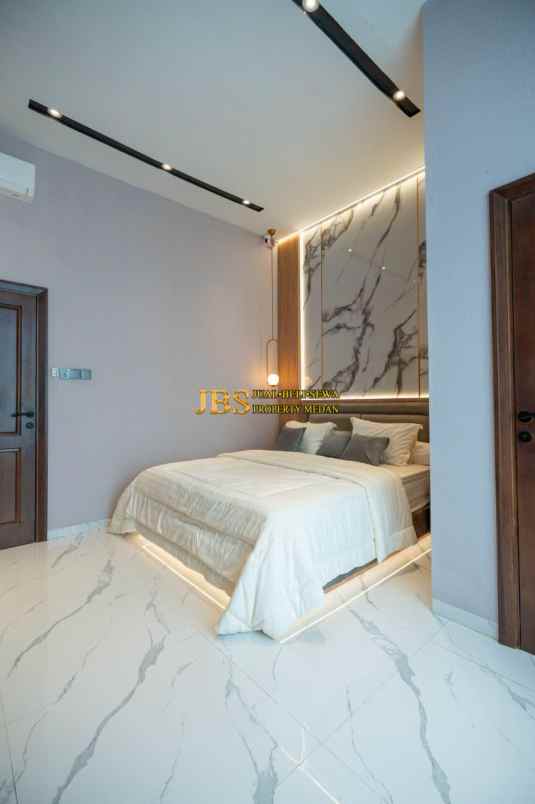 dijual rumah komplek cemara palace