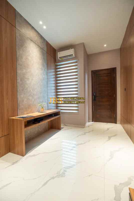 dijual rumah komplek cemara palace