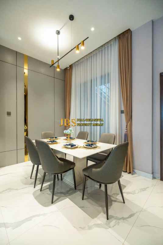 dijual rumah komplek cemara palace