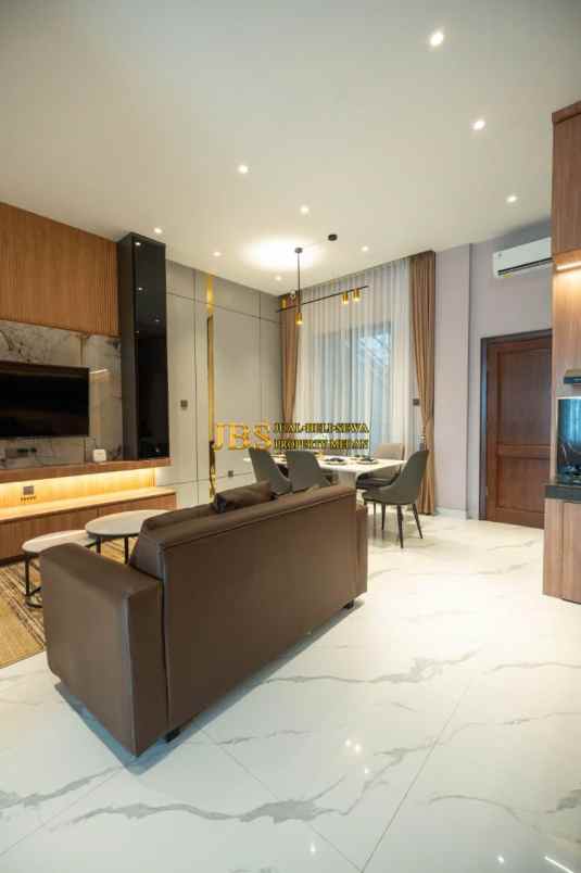 dijual rumah komplek cemara palace