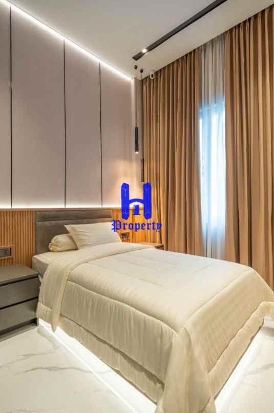 dijual rumah komplek cemara palace