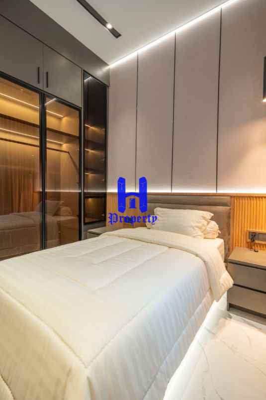 dijual rumah komplek cemara palace