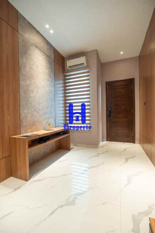 dijual rumah komplek cemara palace