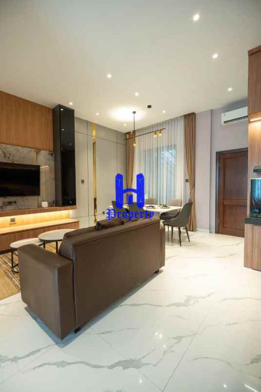 dijual rumah komplek cemara palace