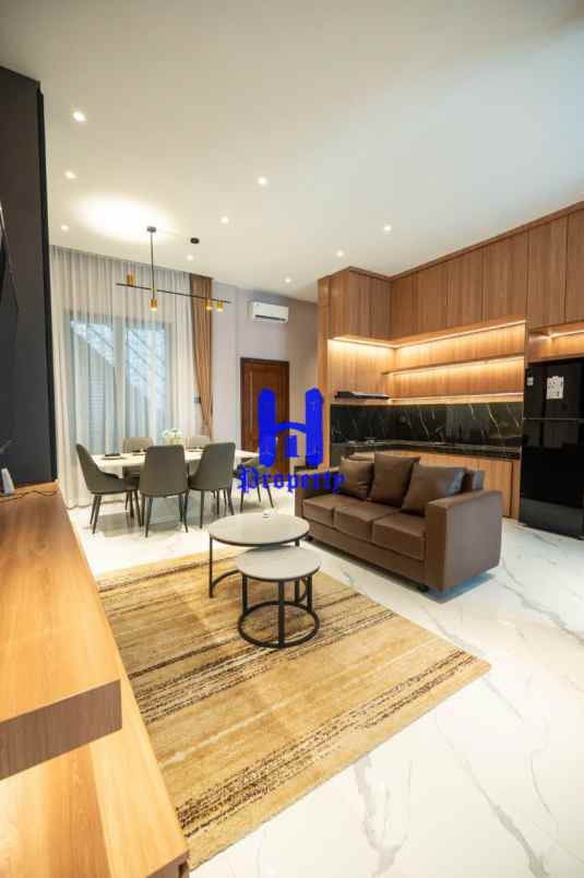dijual rumah komplek cemara palace