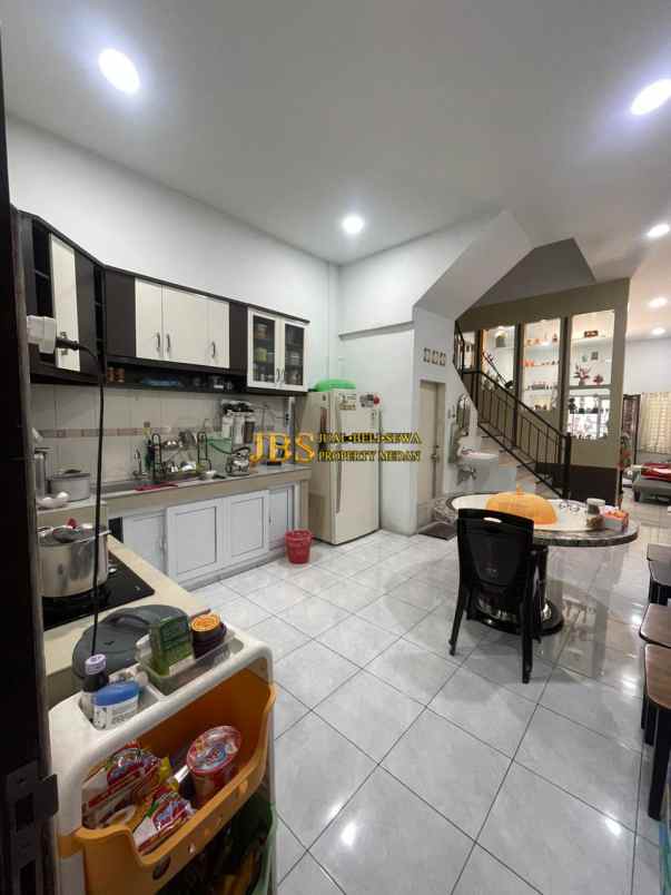 dijual rumah komplek cemara residence