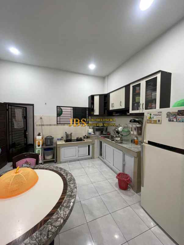 dijual rumah komplek cemara residence