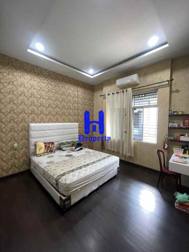 dijual rumah komplek cemara residence