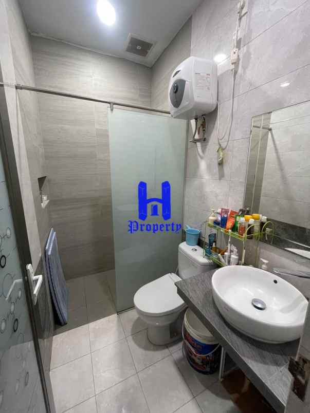 dijual rumah komplek cemara residence