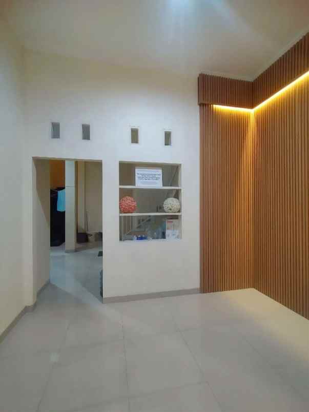 dijual rumah komplek cisaranten kulon