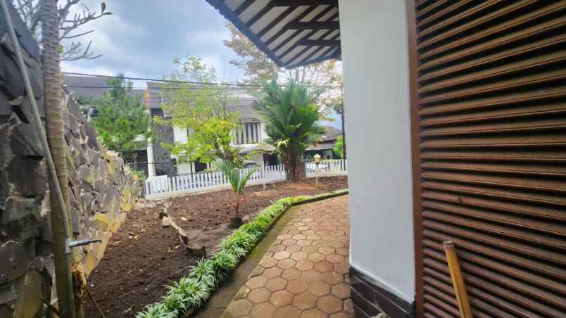 dijual rumah komplek citra green garden