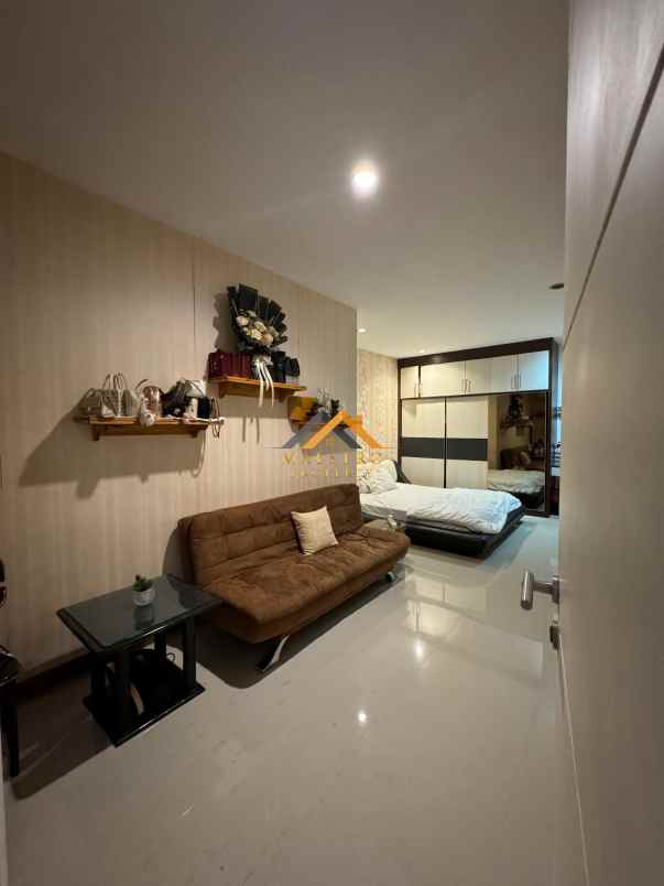 dijual rumah komplek citraland gama