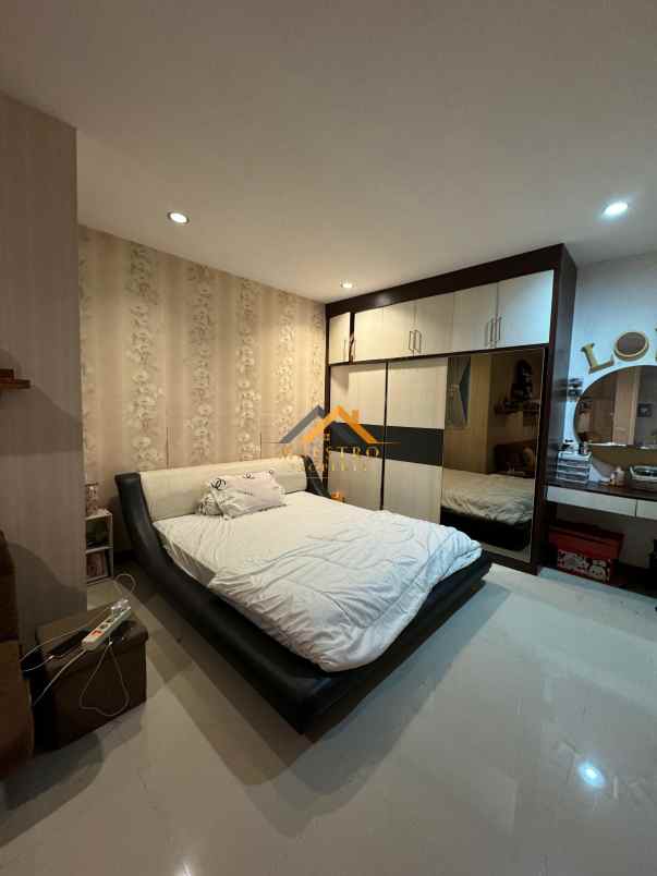 dijual rumah komplek citraland gama