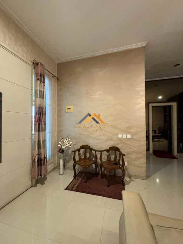 dijual rumah komplek citraland gama