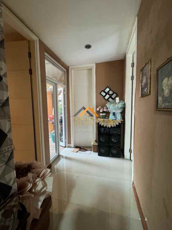 dijual rumah komplek citraland gama