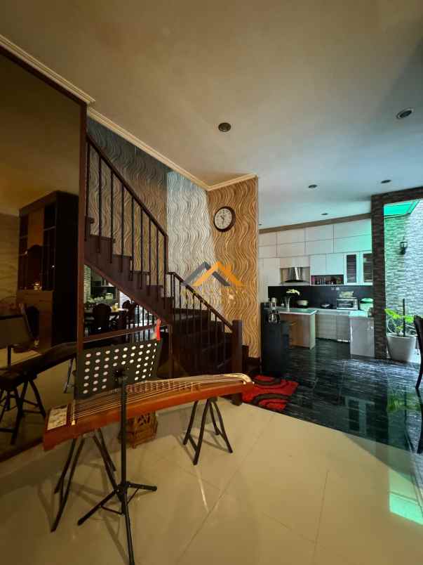 dijual rumah komplek citraland gama