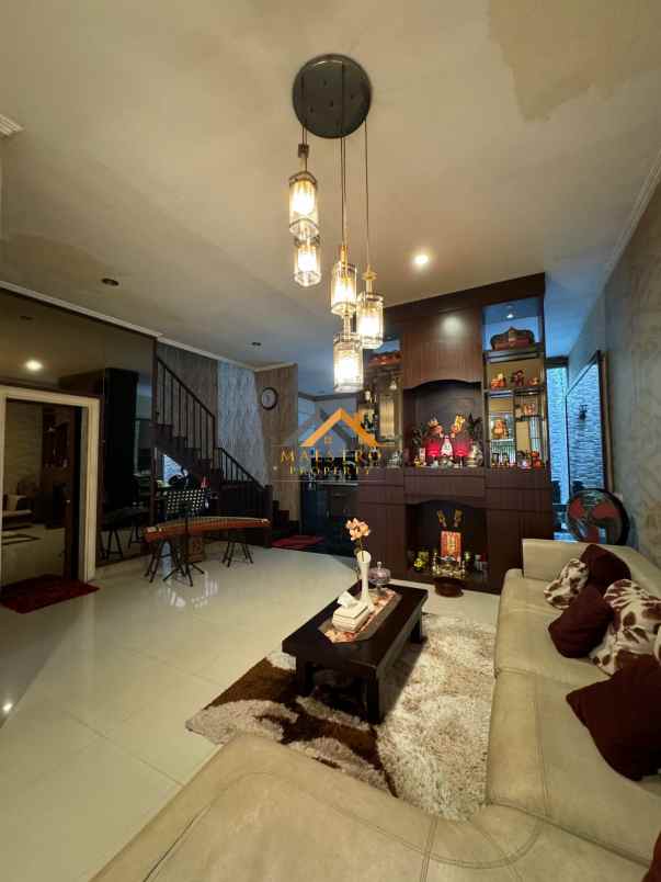dijual rumah komplek citraland gama