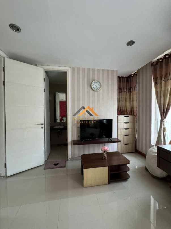 dijual rumah komplek citraland gama
