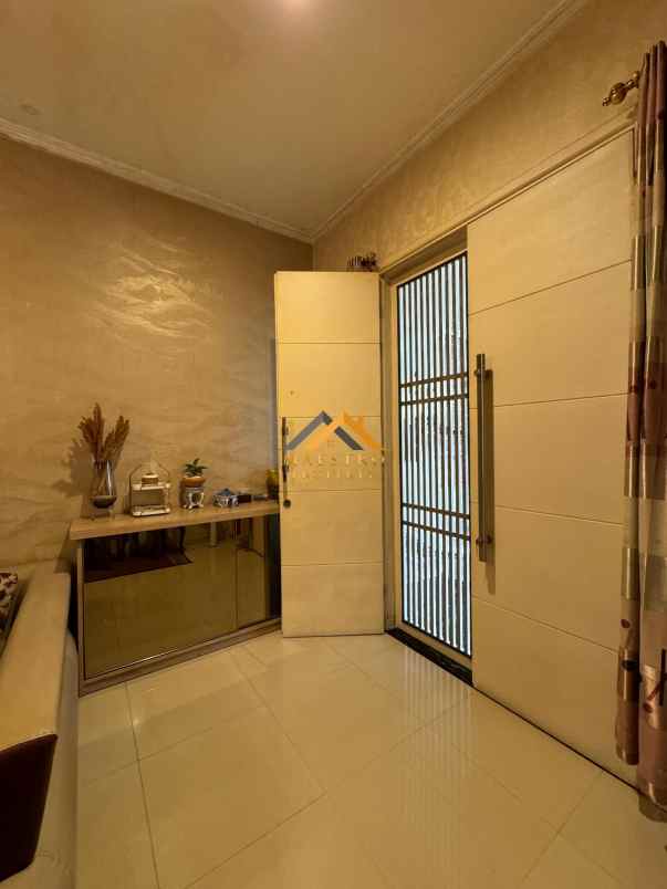 dijual rumah komplek citraland gama
