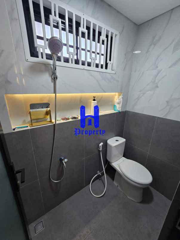 dijual rumah komplek damansara private