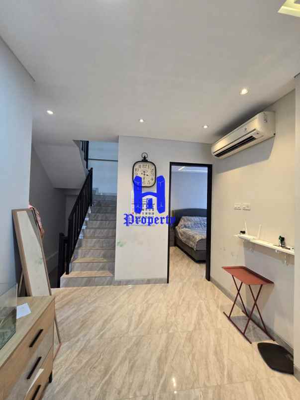 dijual rumah komplek damansara private