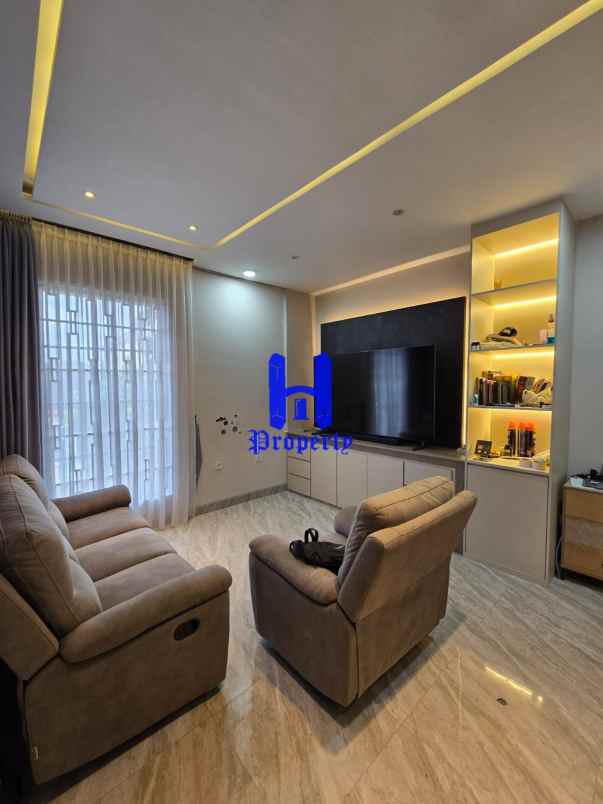 dijual rumah komplek damansara private