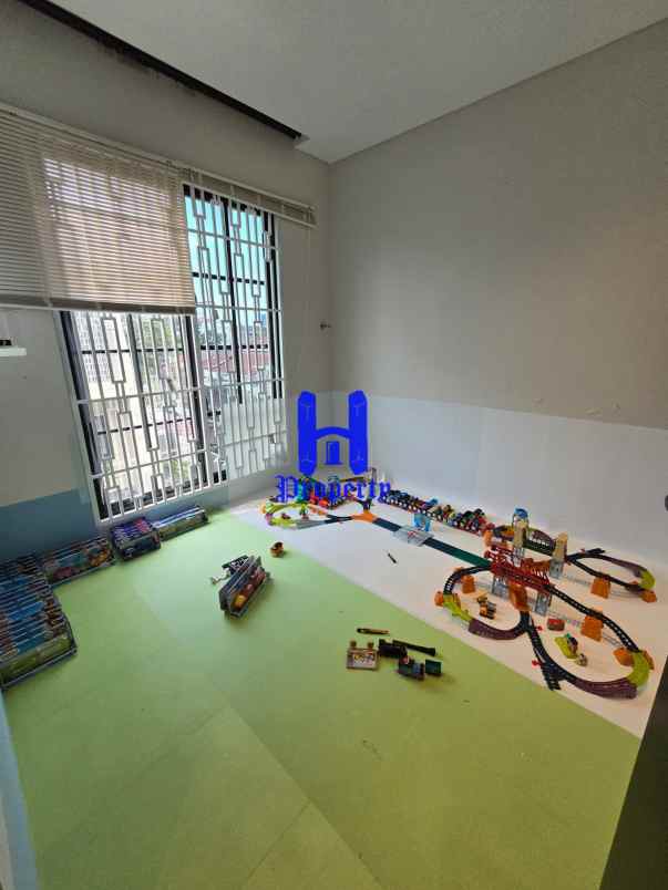dijual rumah komplek damansara private
