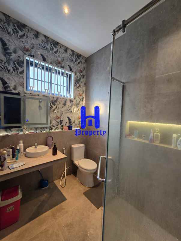 dijual rumah komplek damansara private