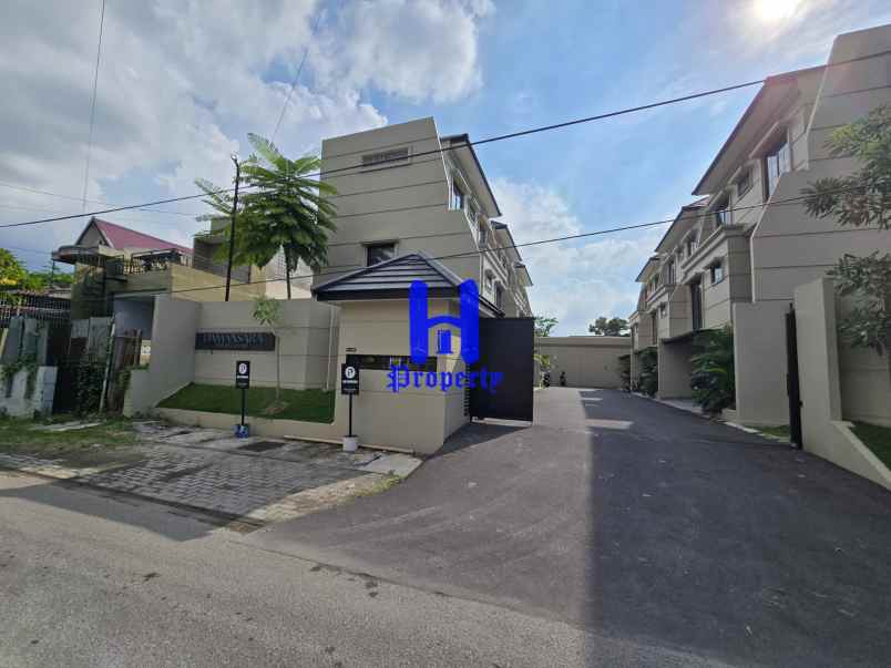 dijual rumah komplek damansara private