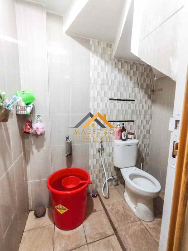 dijual rumah komplek givency one type