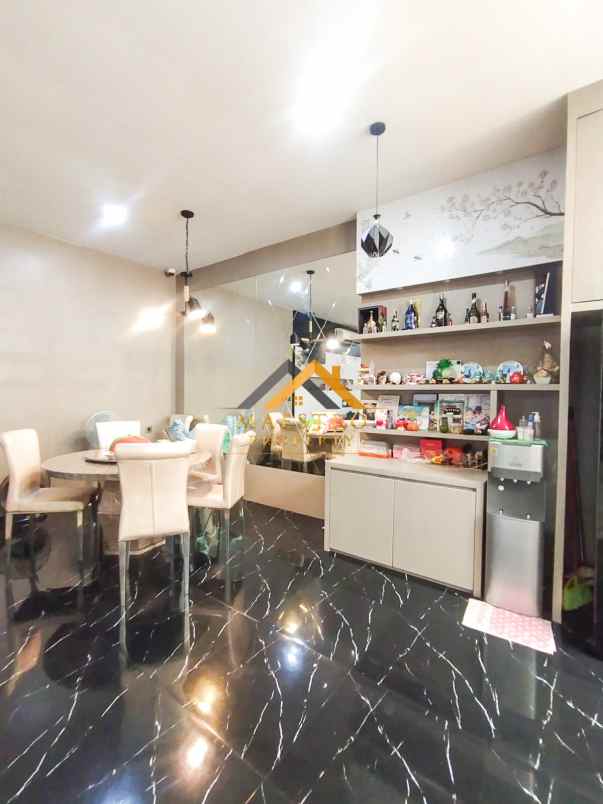 dijual rumah komplek givency one type