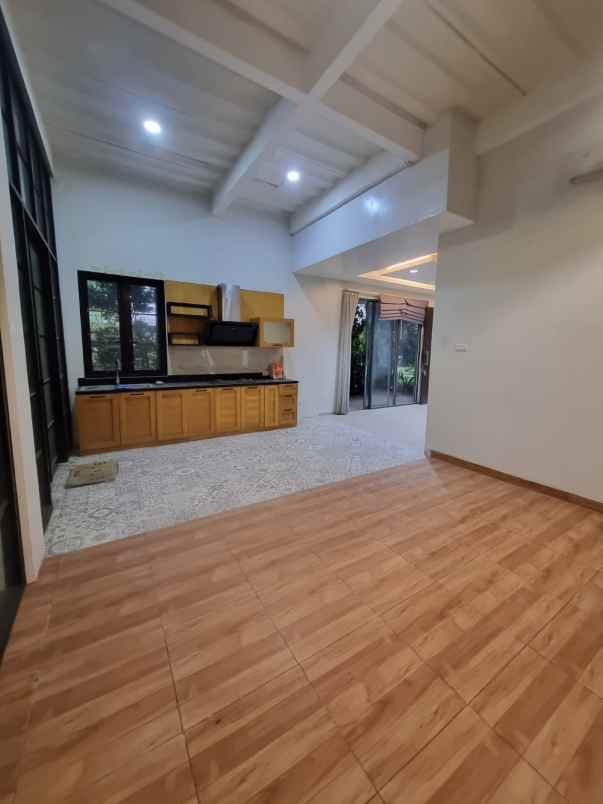 dijual rumah komplek golden park 2