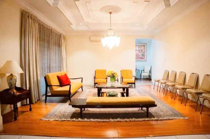 dijual rumah komplek kayu putih