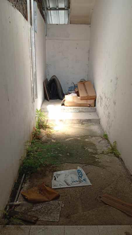 dijual rumah komplek logam margacinta