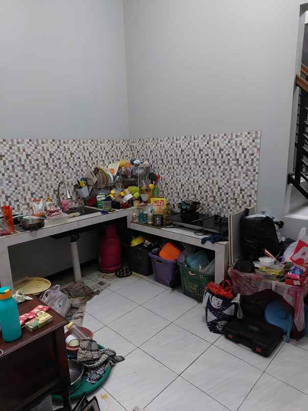 dijual rumah komplek matahari cigado