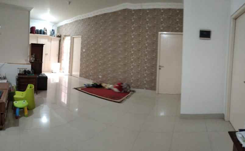 dijual rumah komplek taman buaran indah