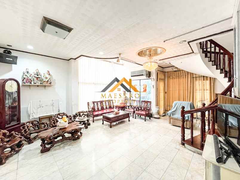 dijual rumah komplek taman polonia 1