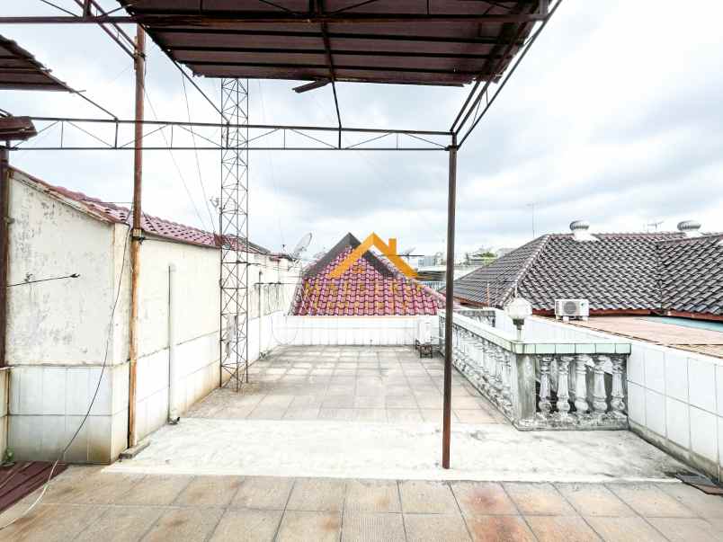 dijual rumah komplek taman polonia 1