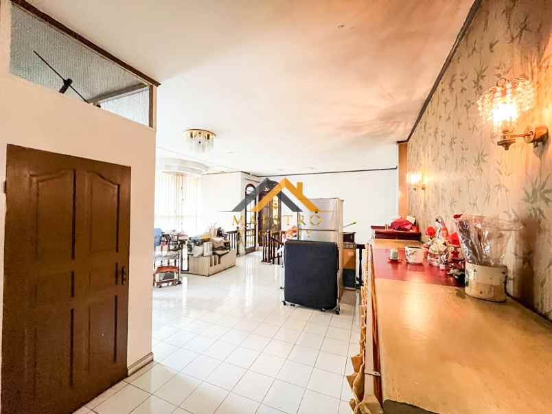 dijual rumah komplek taman polonia 1